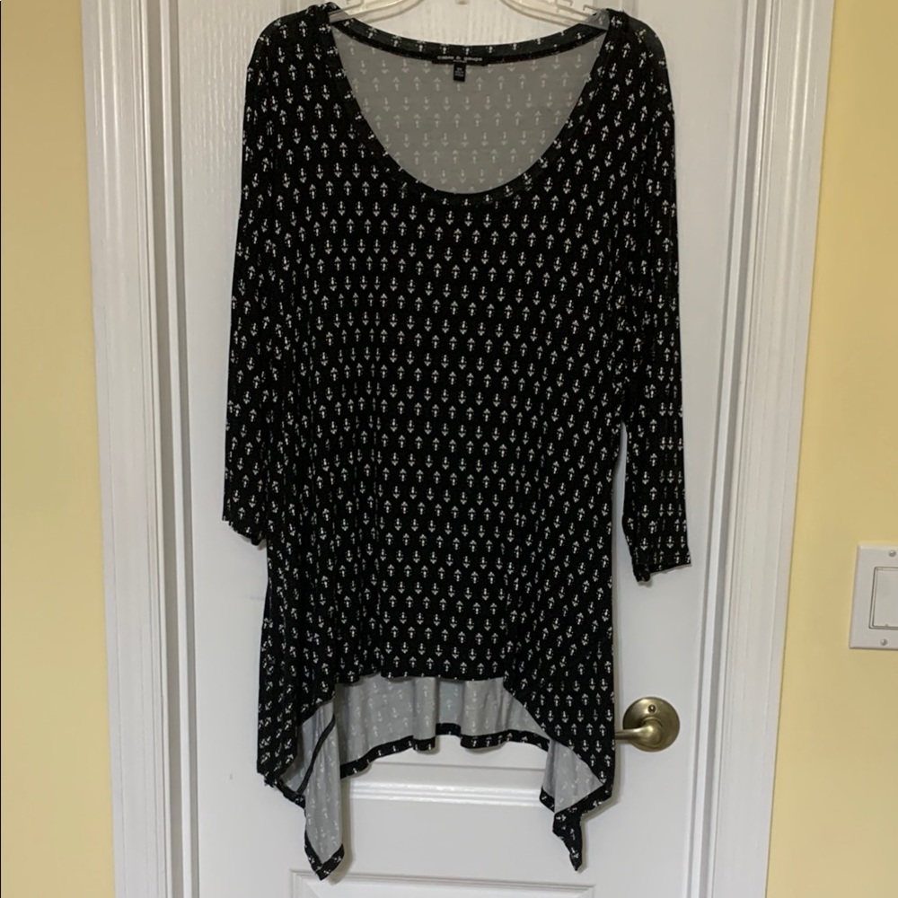 Cable & Gauge Asymmetrical Black and White Tunic with 3/4 Sleeves
